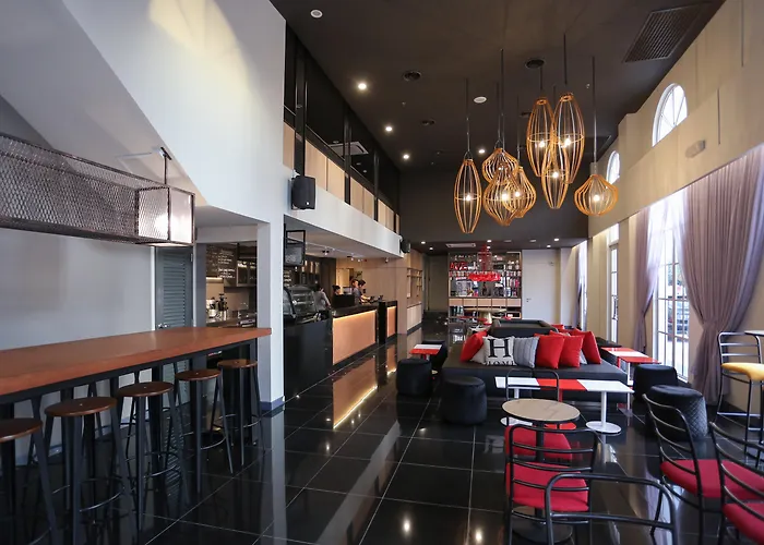 Avenue J Hotel, Central Market